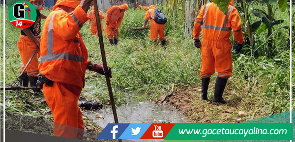 Limpieza de caño natural en I.E.I. 377-B en Yarinacocha