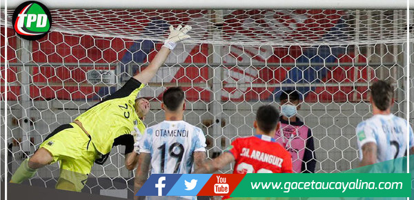 La Selección Argentina le ganó a Chile, que se aleja del Mundial