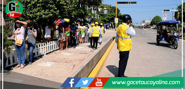 Inspectores municipales apoyan con el ordenamiento vehicular en Yarinacocha