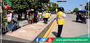 Inspectores municipales apoyan con el ordenamiento vehicular en Yarinacocha