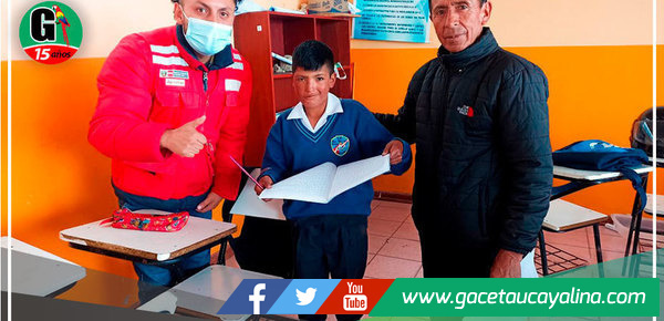 Adolescente con discapacidad auditiva emprende pequeño negocio gracias a la pensión del Programa Contigo