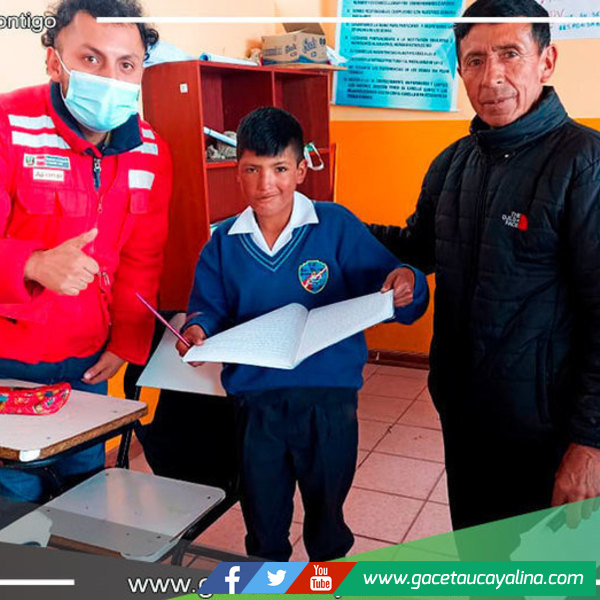 Adolescente con discapacidad auditiva emprende pequeño negocio gracias a la pensión del Programa Contigo