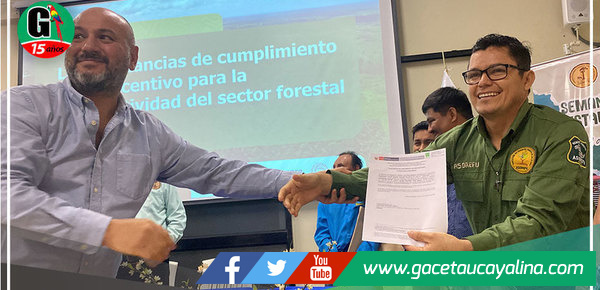 El OSINFOR entrega constancias a titulares en Ucayali para promover el buen manejo forestal y contribuir a la legalidad