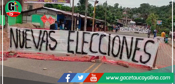 Manifestantes bloquearon carretera y decenas de vehículos quedan varados 