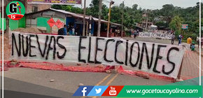 Manifestantes bloquearon carretera y decenas de vehículos quedan varados 