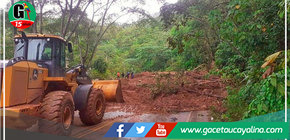 Limpian derrumbes ocasionados por huaico en carretera Federico Basadre 