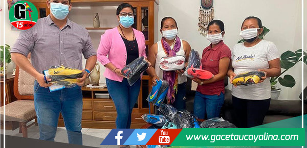 Alcaldesa Bertha Barbarán dona zapatillas a equipo de Fútbol de C.N. San Francisco