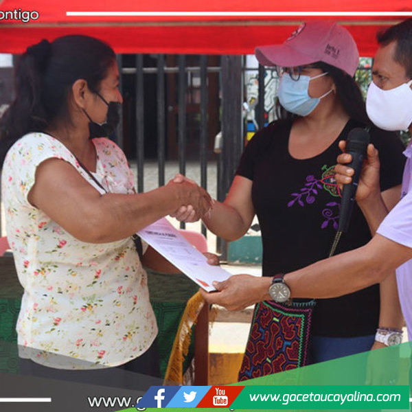 Municipalidad de Yarinacocha entrega constancias de posesión a 58 moradores