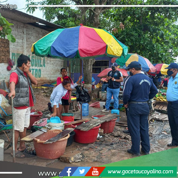 Municipalidad de Yarinacocha desaloja a vendedores de pescado que invadían vía pública