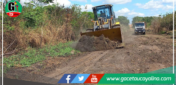Municipio realiza mantenimiento de vía principal del C.P.  San Juan de Yarinacocha 