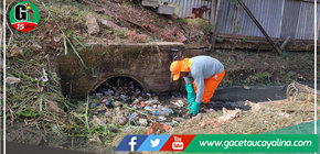 Descolmatación de caño natural que cruza bulevar de Yarinacocha
