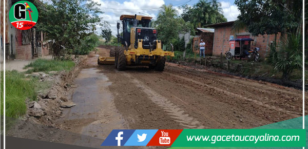 Se realiza mantenimiento en vía principal de A.H. Señor de los Milagros en Yarinacocha