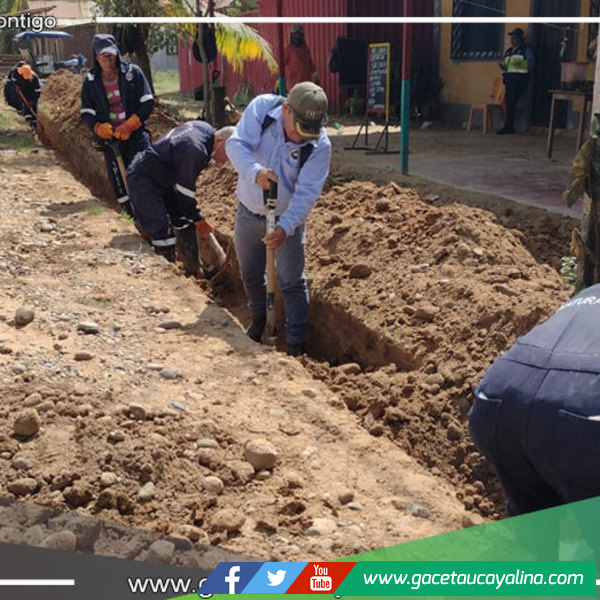 Se hace limpieza a cuneta tapada íntegramente en el A.H. Alan Sisley