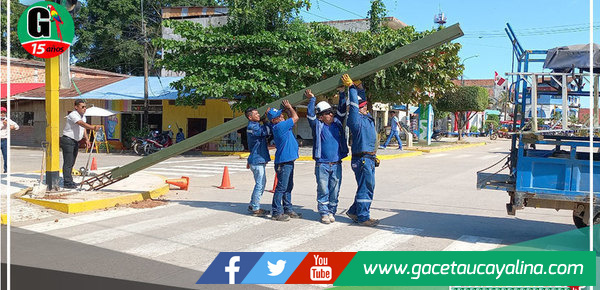 Continúan los cambios de estructuras metálicas de los semáforos en el distrito de Yarinacocha