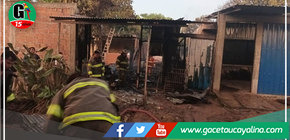 Incendio destruyó dos casas en Yarinacocha