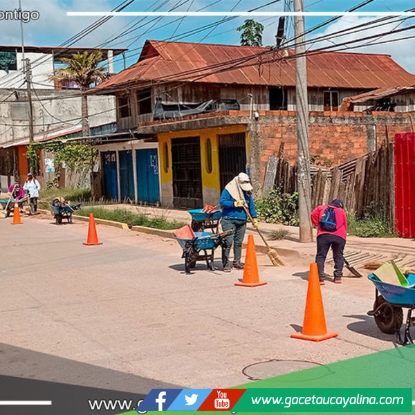 Municipio de Manantay realiza desarenado y limpieza de principales calles del distrito