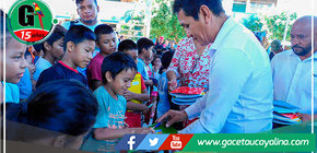 Entregan útiles escolares en la I.E. La Paz de Roca Fuerte