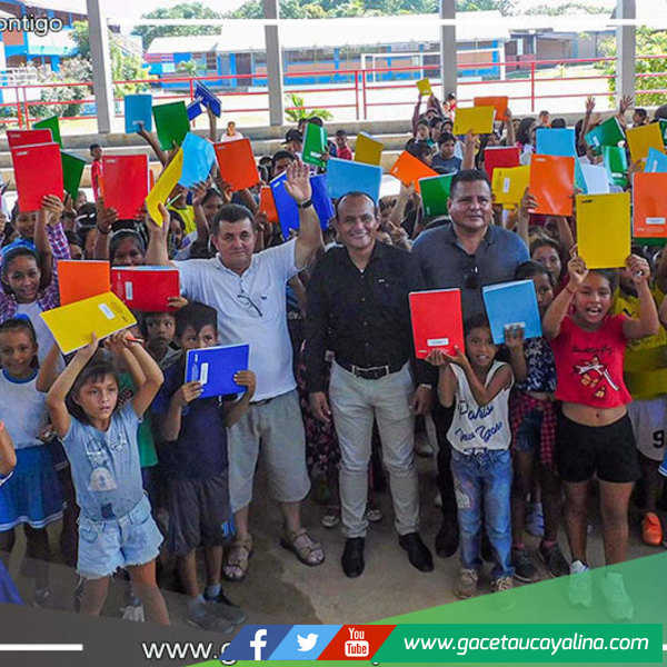 Continúa la entrega de Útiles Escolares en Manantay