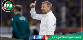 El Ajax destituyó a su entrenador luego de caer en zona de descenso.