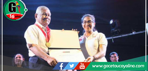 Feria del Libro de Loreto: Ministra de Cultura condecoró al escritor Róger Rumrrill