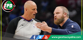 La NBA impone una multa al entrenador de los Grizzlies por sus fuertes comentarios críticos hacia los árbitros