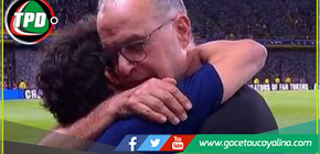 El emotivo abrazo entre Marcelo Bielsa y Pablo Aimar en la previa. 