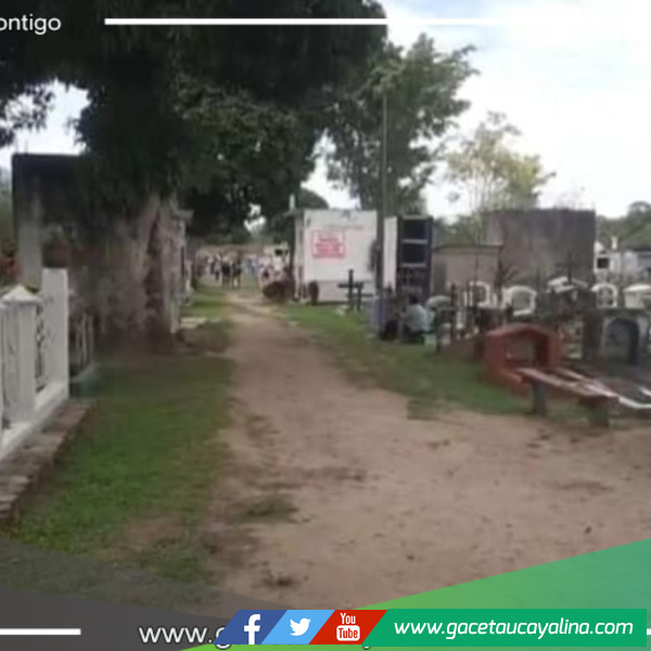 Decenas de Moyobambinos honran a sus seres queridos en los cementerios locales