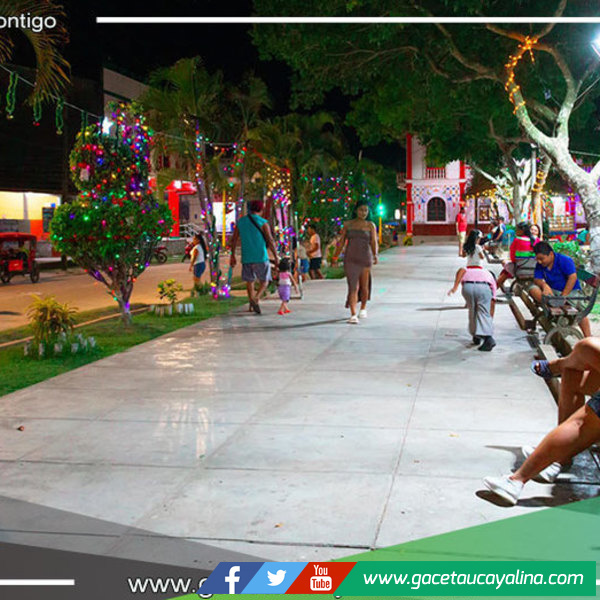 Contamana se Ilumina para Celebrar la Navidad en su Plaza Principal