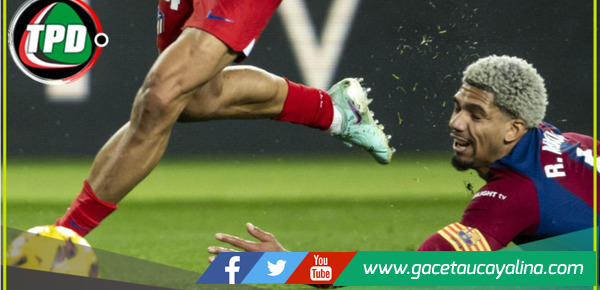 Ronald Araujo sufrió una fractura de mandíbula, pero no se operará y seguirá jugando