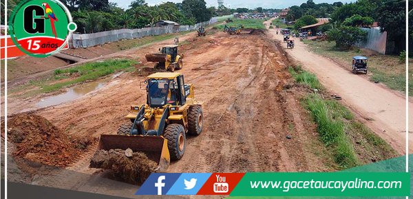 Municipalidad de Manantay en alianza con la empresa Cat Perú, nivelaron varias cuadras de la Av. Ramiro Prialé