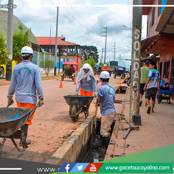 Municipalidad de Manantay realiza limpieza de los drenes pluviales de la Av. Túpac Amaru 