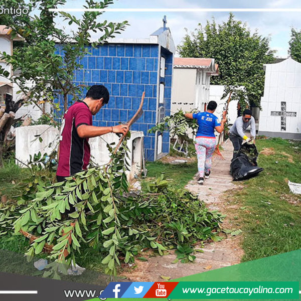 Trabajadores municipales realizan limpieza en el cementerio general de Pucallpa  