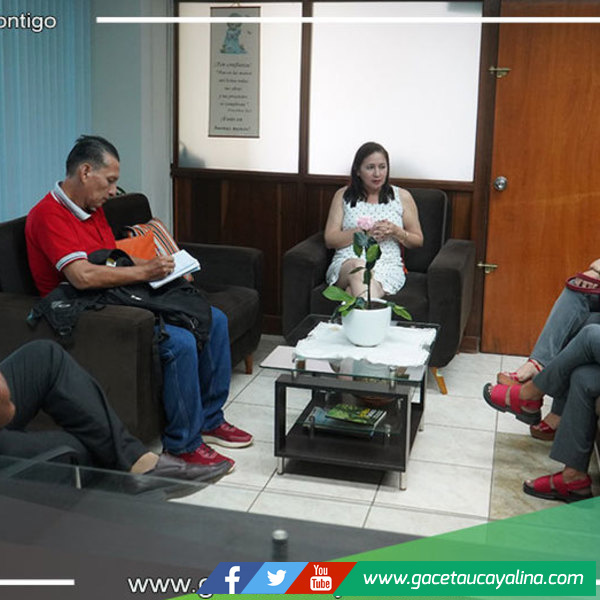 Alcaldesa coordina implementación tecnológica educativa en aula piloto de la I.E. Villa El Salvador