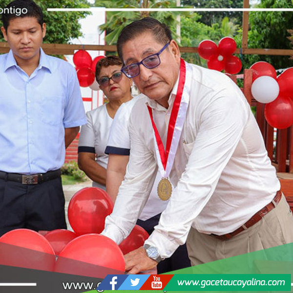 Alcalde de Ucayali Dona Mobiliario Escolar para Mejorar Condiciones de Estudio en Mariscal Castilla Shapajal