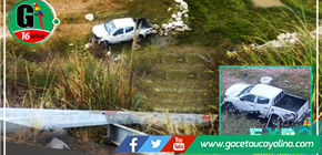 Pasajeros sobreviven a caída de 150 metros por un abismo dentro de una camioneta