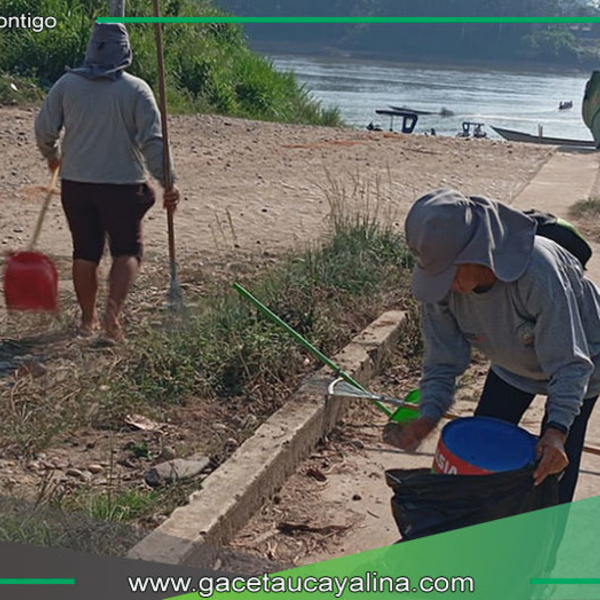 Valientes trabajadoras limpian calles y puertos de Sepahua