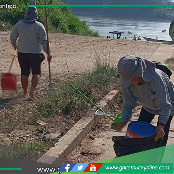 Valientes trabajadoras limpian calles y puertos de Sepahua