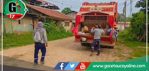 Vecinos de Sepahua que cuidan las calles y parques todos los días