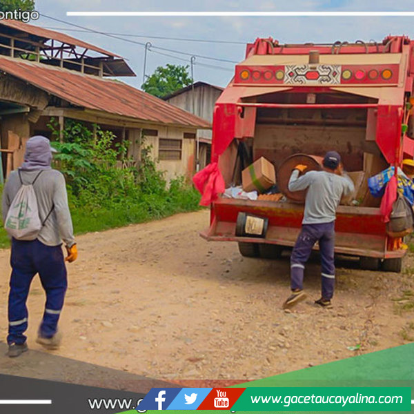 Vecinos de Sepahua que cuidan las calles y parques todos los días