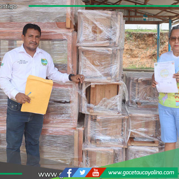 Municipalidad de Ucayali entrega mobiliario escolar a instituciones educativas