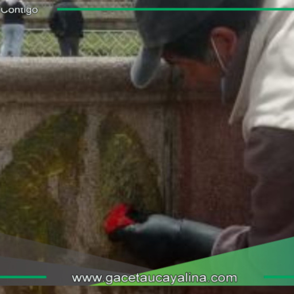 Lugares históricos del vecindario de San Blas son pintados con aerosol en Cusco 