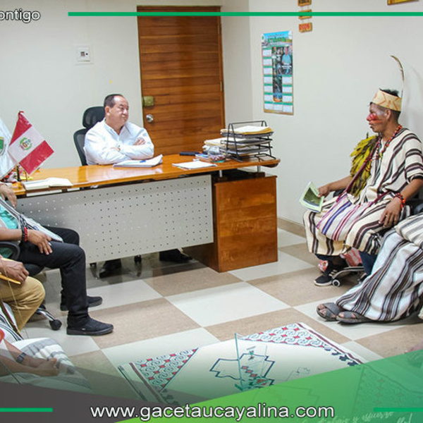 Alcalde de Atalaya escucha a líderes indígenas en Oventeni