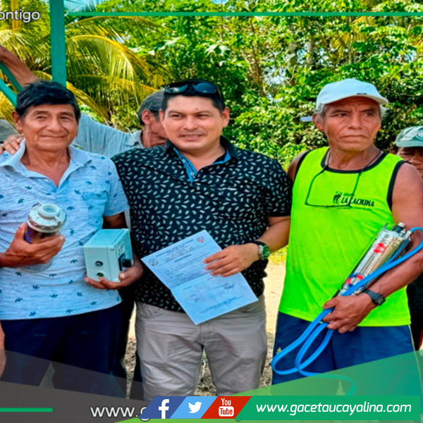 Alcalde de Masisea entrega bomba de agua al caserío Señor de Los Milagros