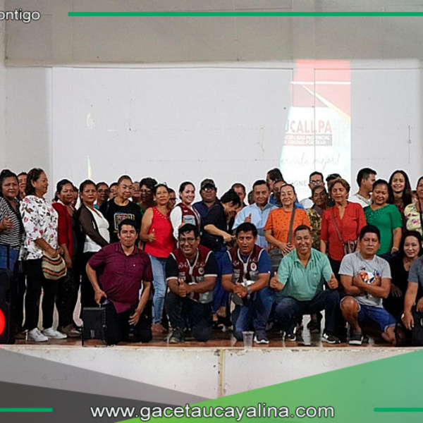 Vecinos participan en socialización de megaobra de agua y desagüe