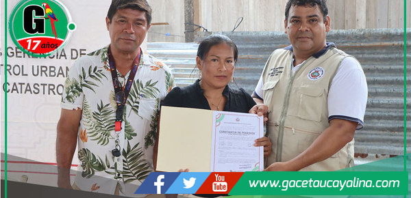 Pochita Rodríguez entregó constancias de posesión a pobladores del A. H. 20 de Abril