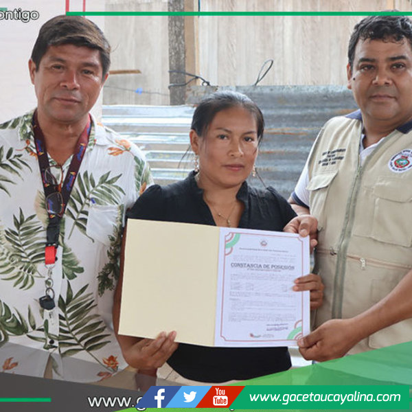 Pochita Rodríguez entregó constancias de posesión a pobladores del A. H. 20 de Abril