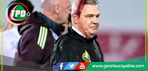Javier Aguirre sufre herida tras agresión en el encuentro de Honduras contra México 