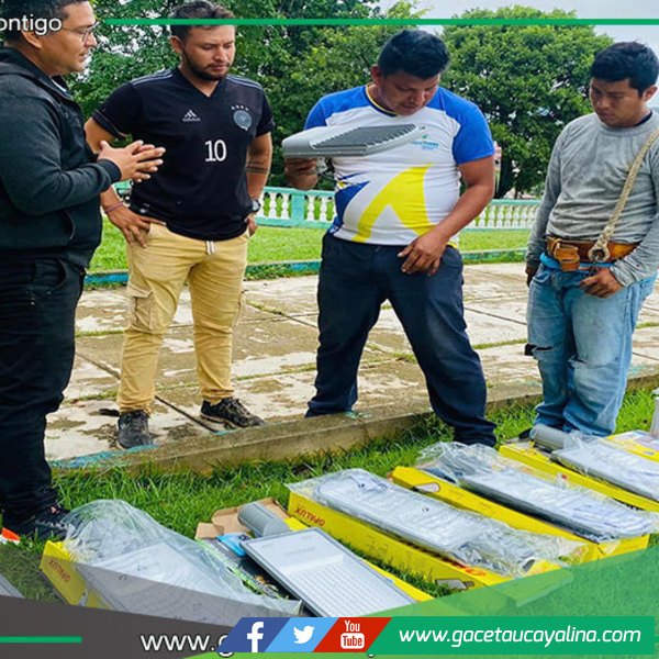 Renuevan iluminación en complejo deportivo en Contamana