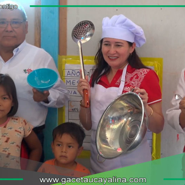 Alcaldesa entrega utensilios para niños de inicial en Coronel Portillo