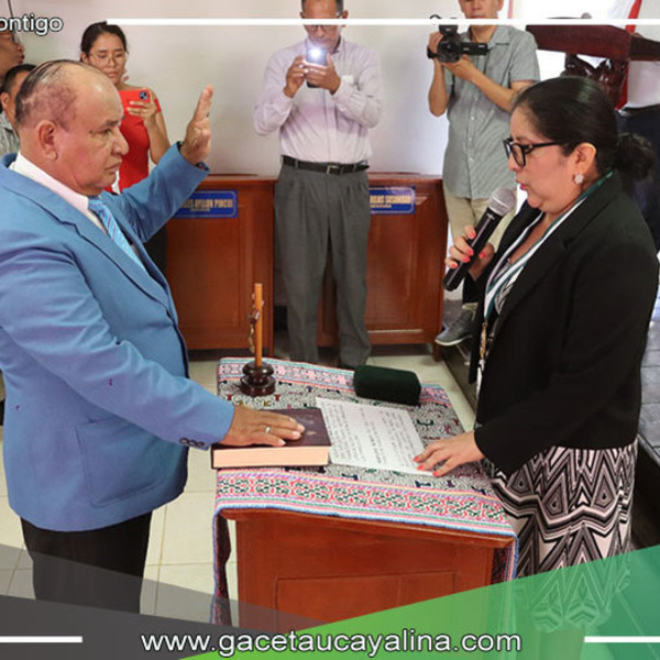 Juramentó flamante regidor Virgilio Panduro Leatke en Yarinacocha